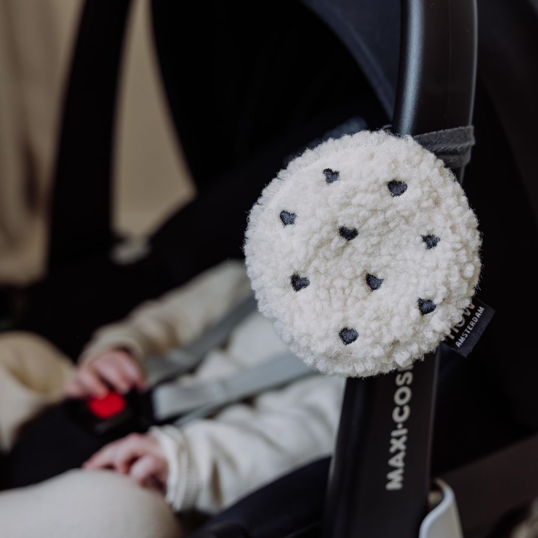 Hartslagknuffel, makkelijk vast te maken aan de maxi cosi.