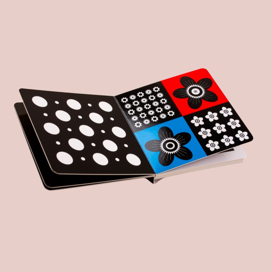 Boekje voor baby - binnenkant. Baby ziet