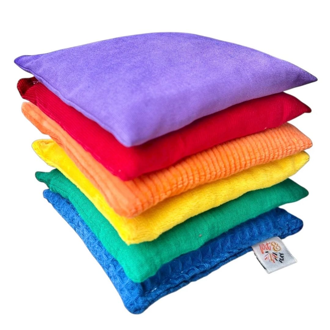 Open einde speelgoed. Pittenzakjes om eindeloos mee te spelen. In de kleuren Regenboog, zoals de houten regenboog en stapelstein. 