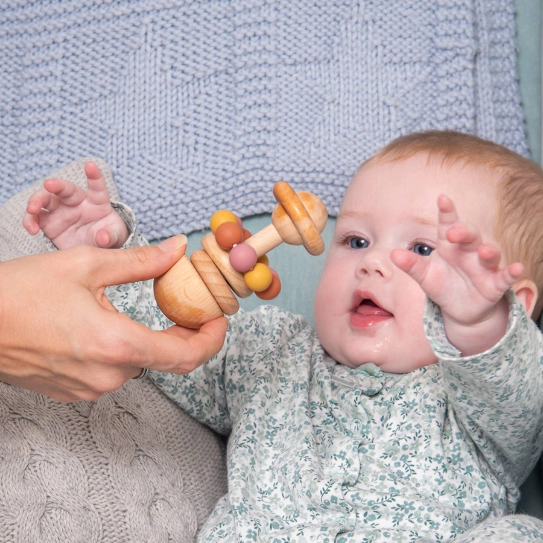 Kraamcadeau baby, speelgoed sensorisch, rammelaar, silisoft